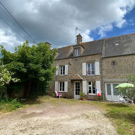 Montfarville Entre Roches Et Marees Bed & Breakfast エクステリア 写真